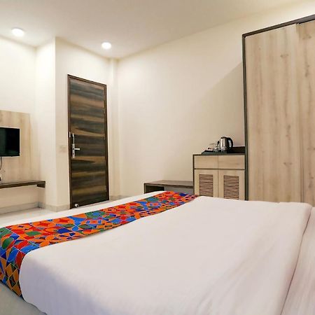 Fabhotel Ab Inn Huda City Center Gurgaon Exteriör bild