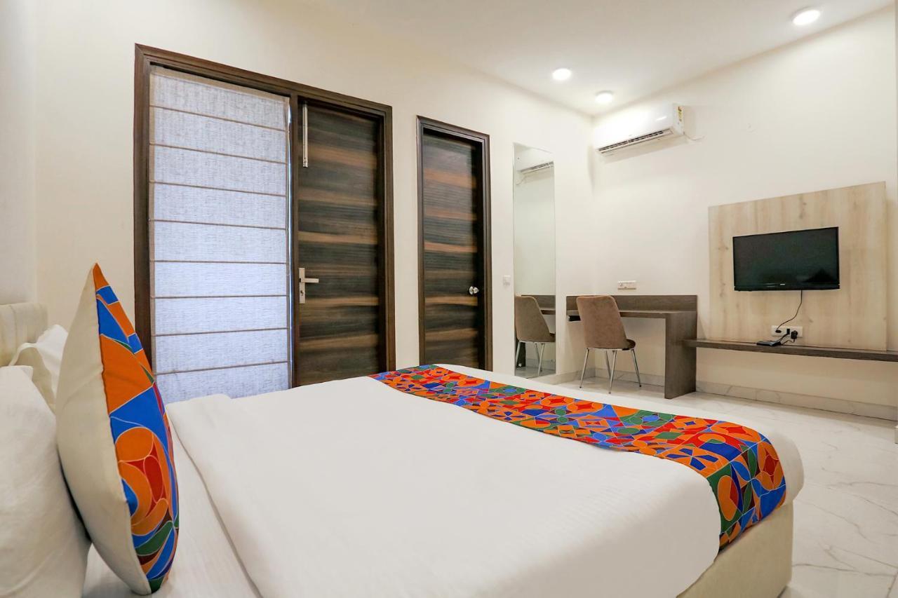 Fabhotel Ab Inn Huda City Center Gurgaon Exteriör bild