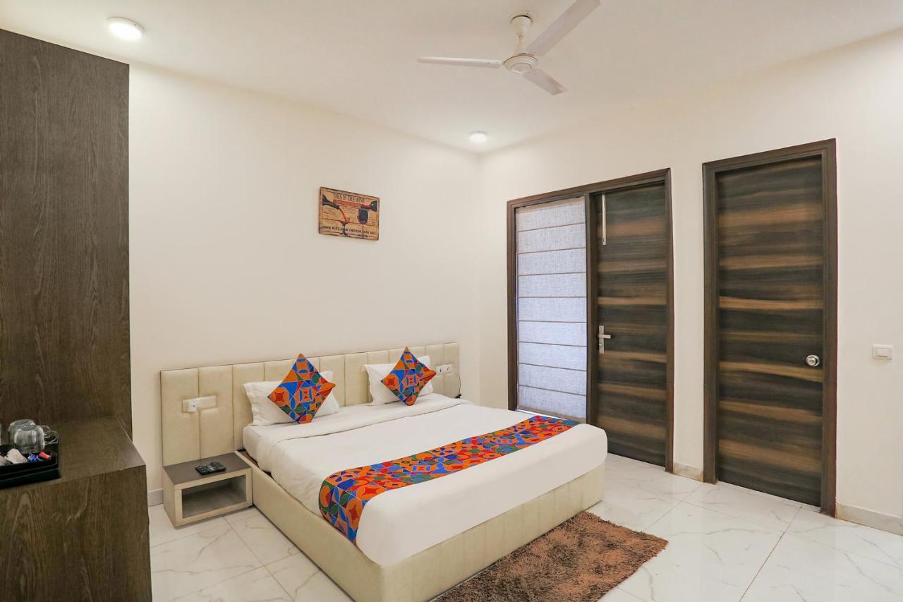 Fabhotel Ab Inn Huda City Center Gurgaon Exteriör bild