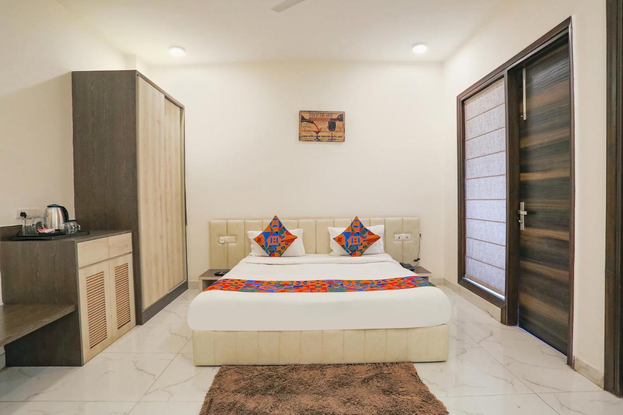 Fabhotel Ab Inn Huda City Center Gurgaon Exteriör bild