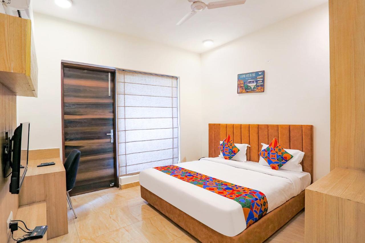 Fabhotel Ab Inn Huda City Center Gurgaon Exteriör bild